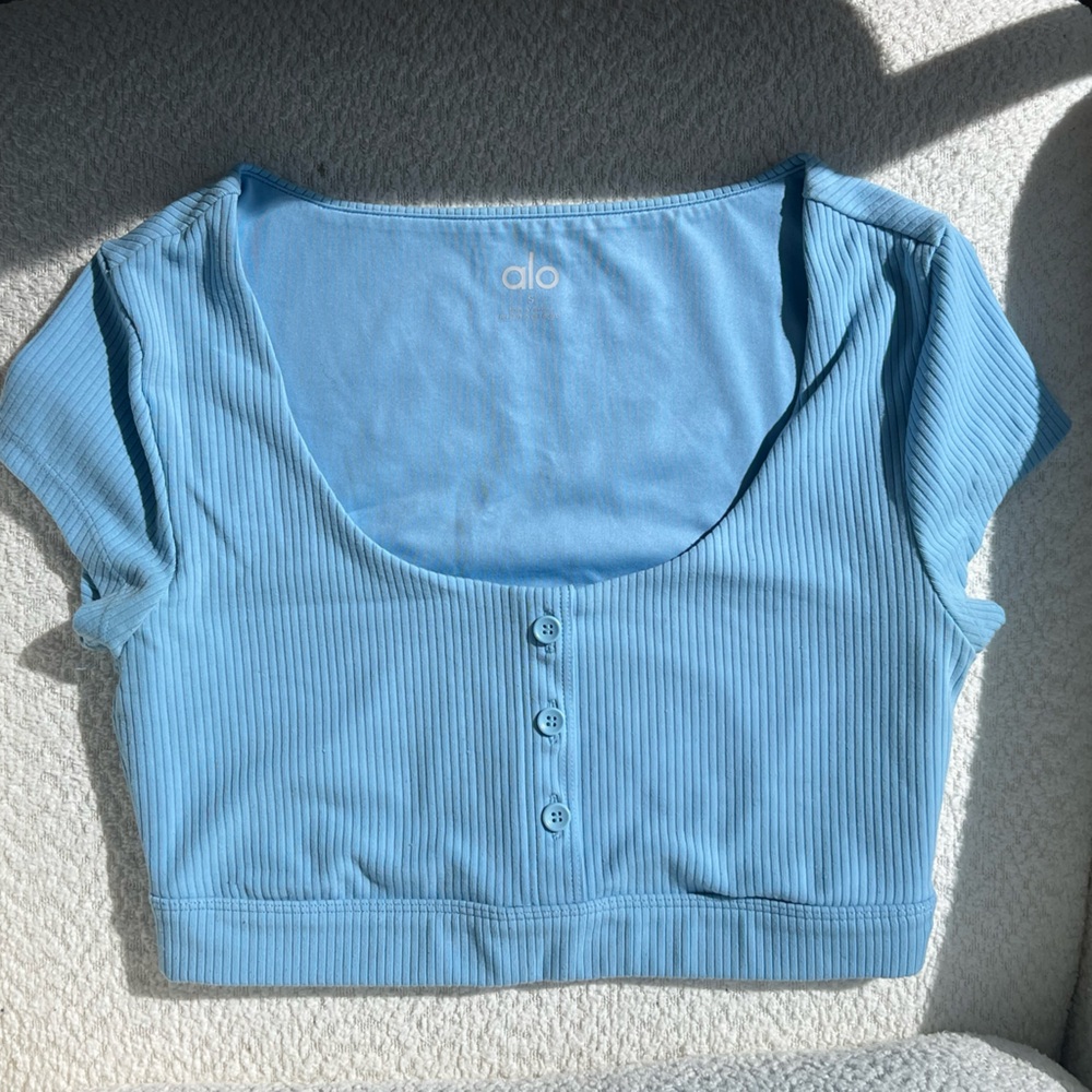 ALO Yoga Blissful Henley Bra Top (Blue Skies)